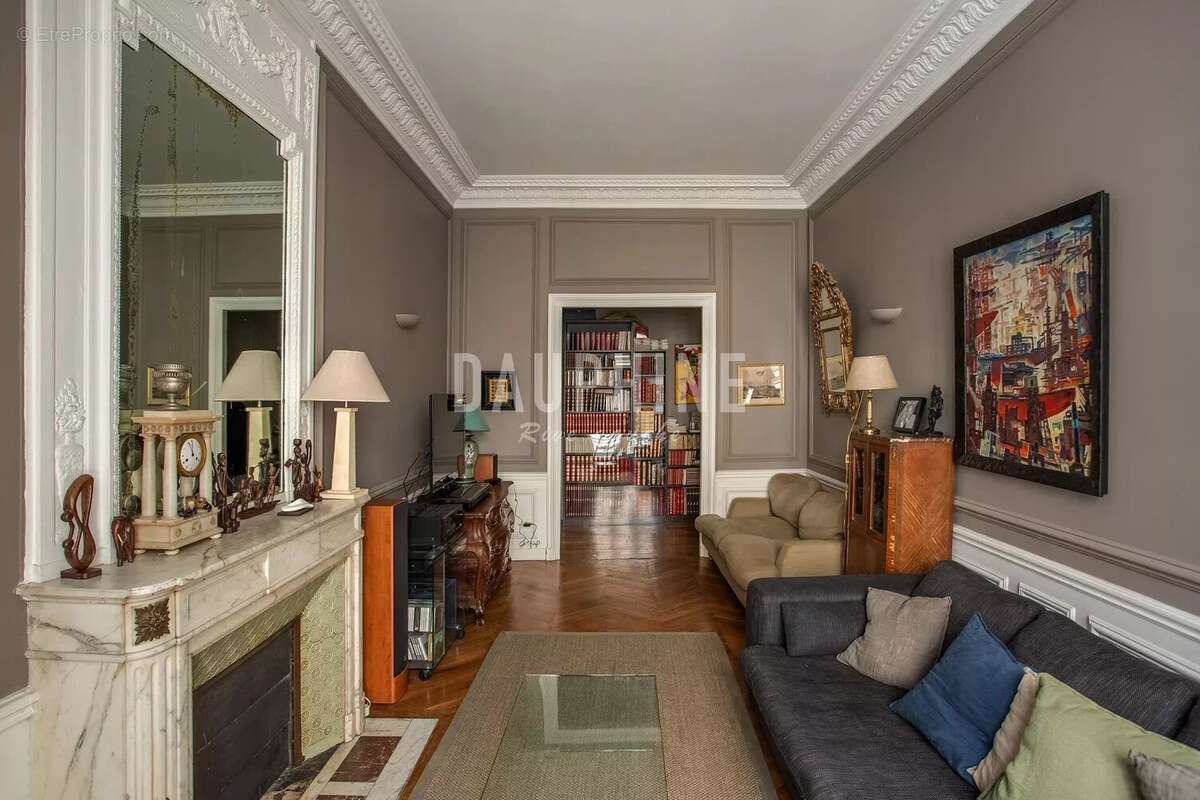 Appartement à PARIS-7E