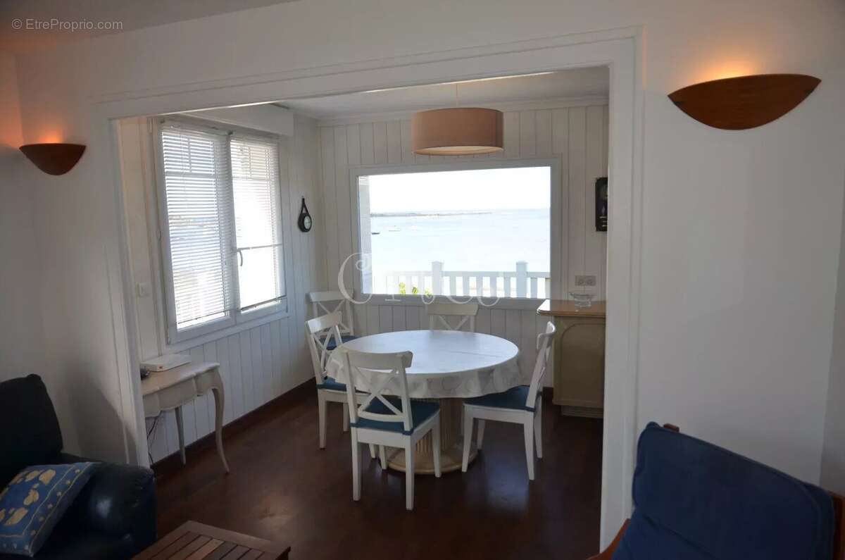 Maison à TREDREZ-LOCQUEMEAU