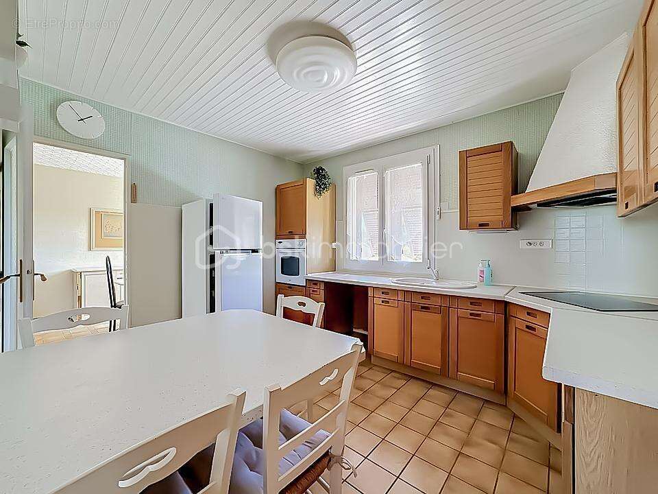 *** magnifique villa t7 de 222 m² avec piscine - castries *** - photo 20