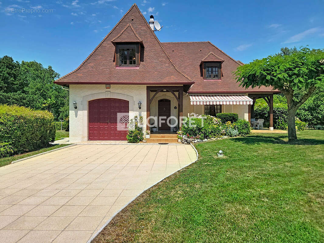 Demeure avec piscine Lagor 5 pièce(s) 165m² - photo 7