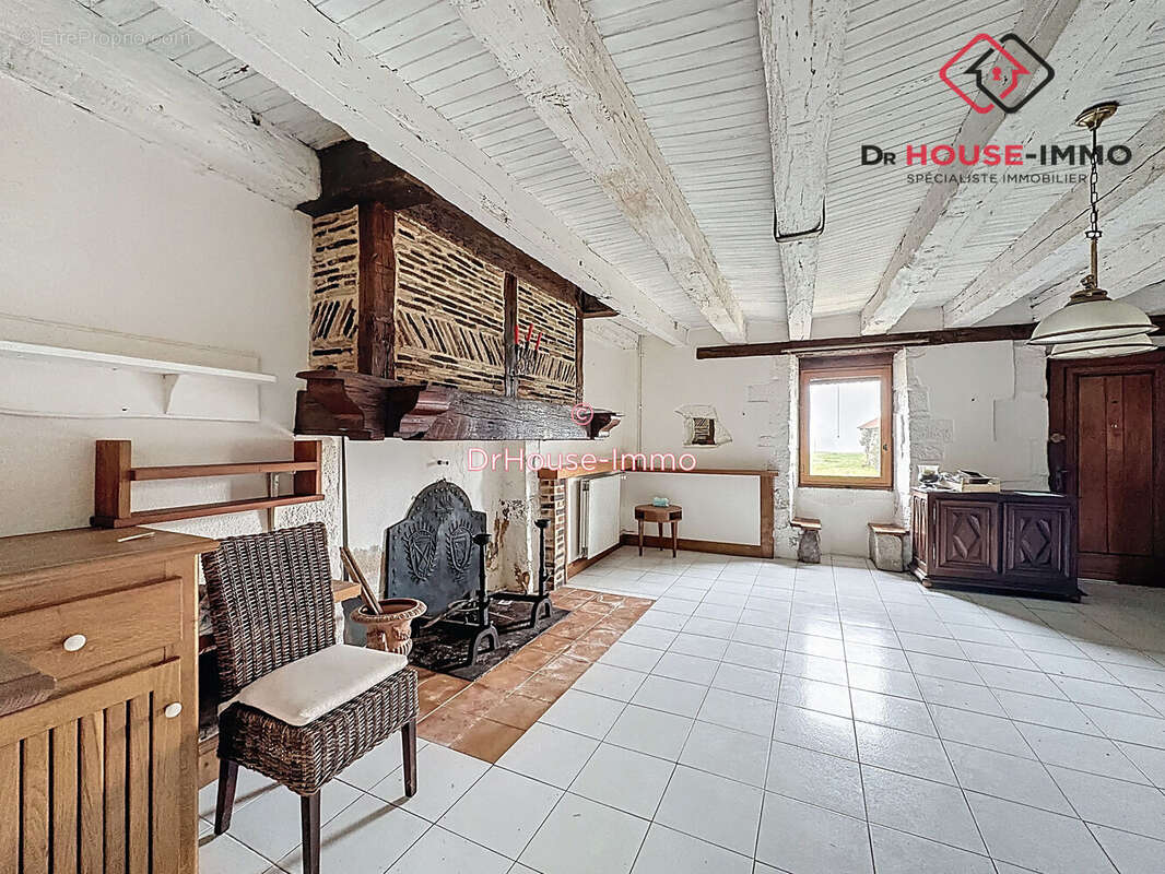 Maison à SAINT-SAUD-LACOUSSIERE