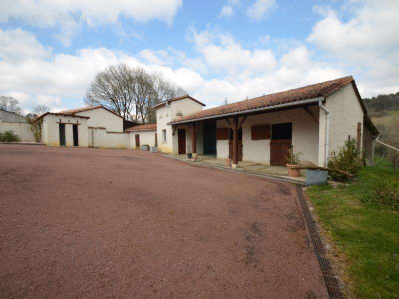 Maison à SAINT-GERMAIN-DU-SALEMBRE