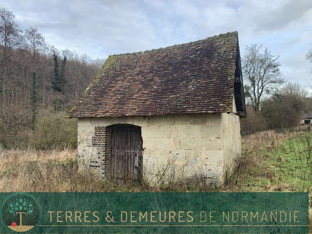 Maison à SAINT-MARTIN-DE-BIENFAITE-LA-CRESSONNIERE