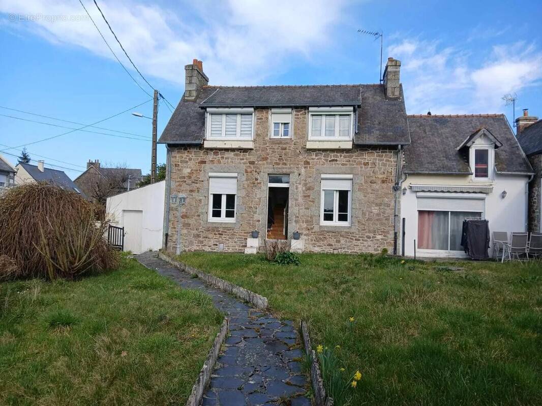 Maison à PLOUMAGOAR