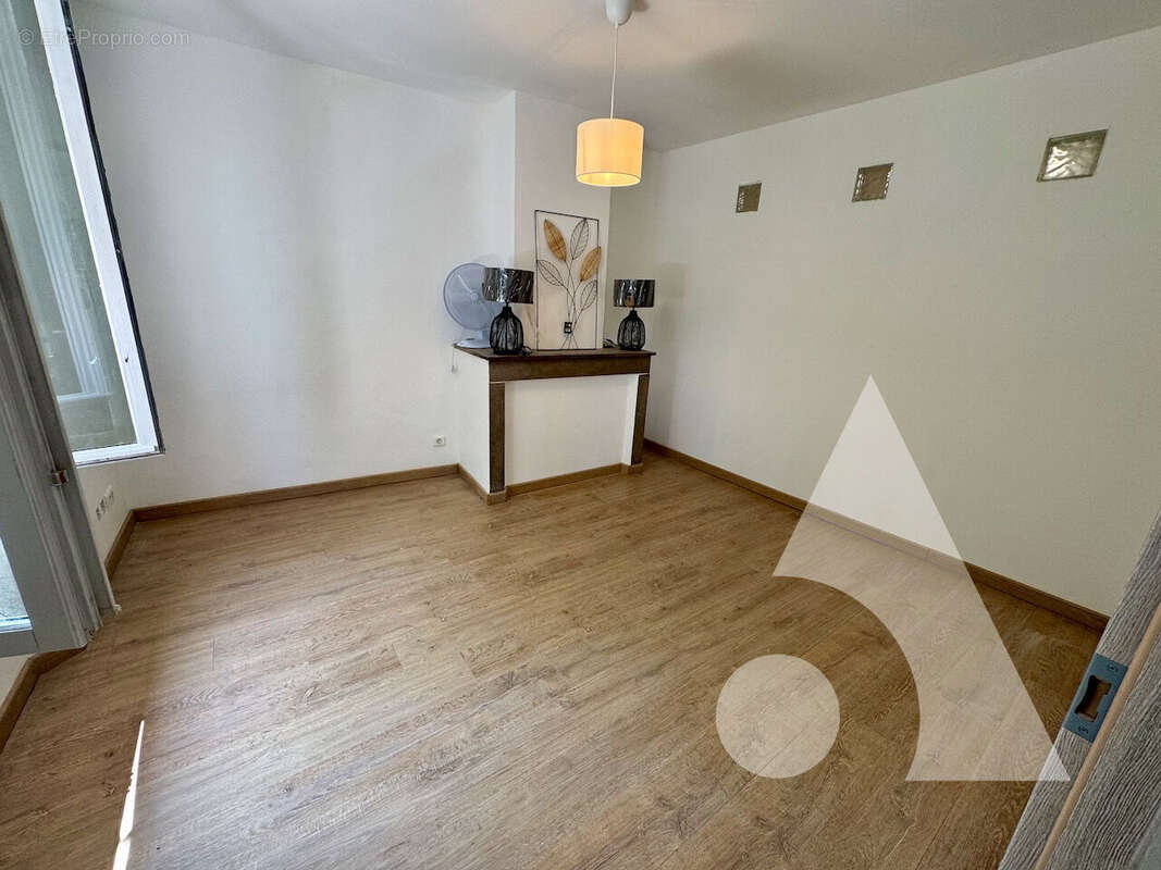 Appartement à COTIGNAC