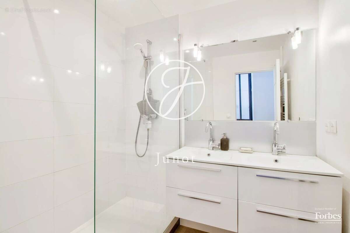 Appartement à LE MESNIL-LE-ROI