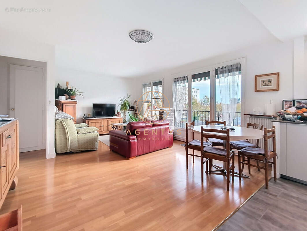 Appartement à SAINT-MAUR-DES-FOSSES