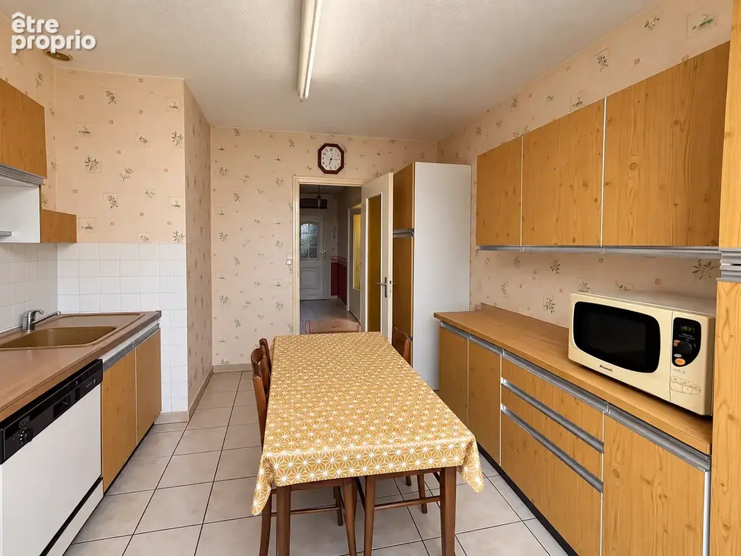 La bazoge   pavillon sur sous-sol complet   5 chambres   terrain de 603 m2 - photo 3