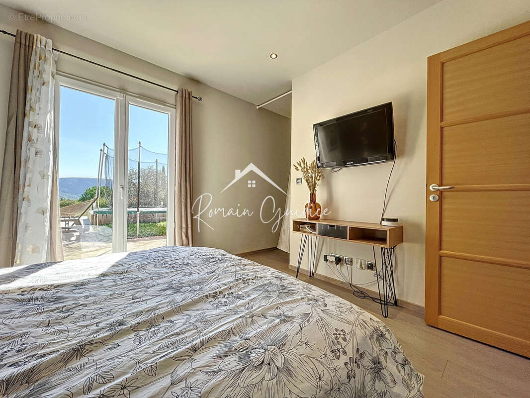 Villa type 6 de 199 m2 sur son terrain de 2122 m2 - photo 18