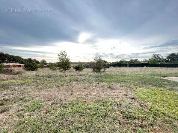 Terrain à SAUCATS