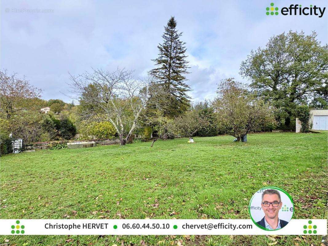 Terrain à MOUTHIERS-SUR-BOEME