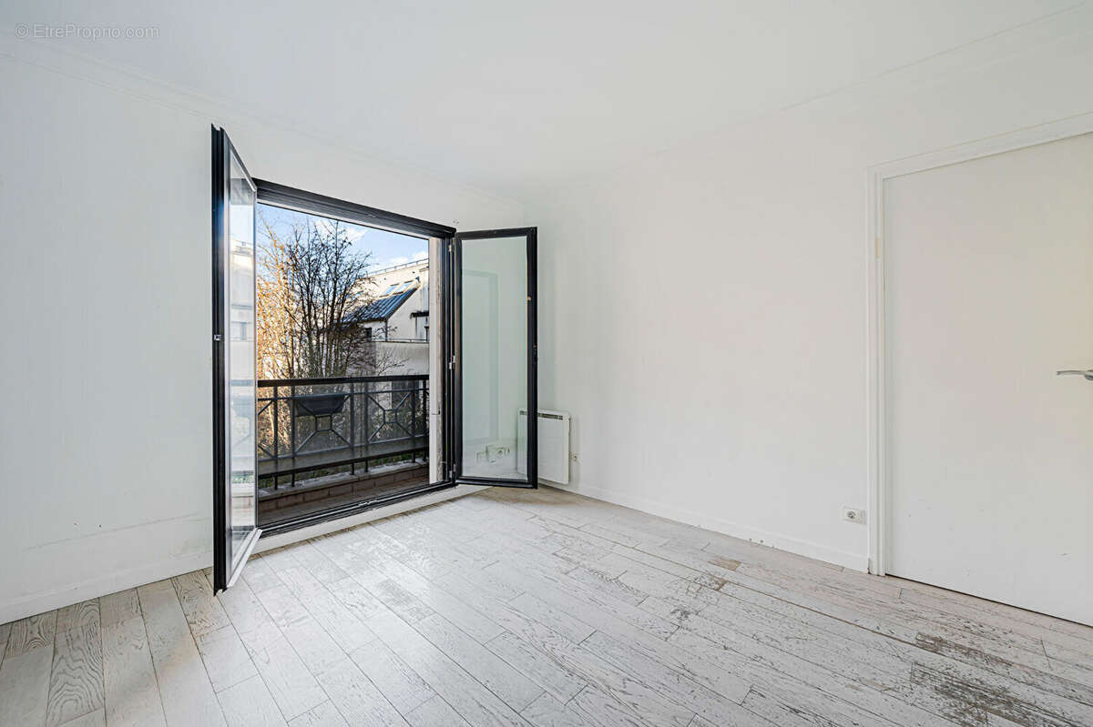 Appartement à PARIS-14E