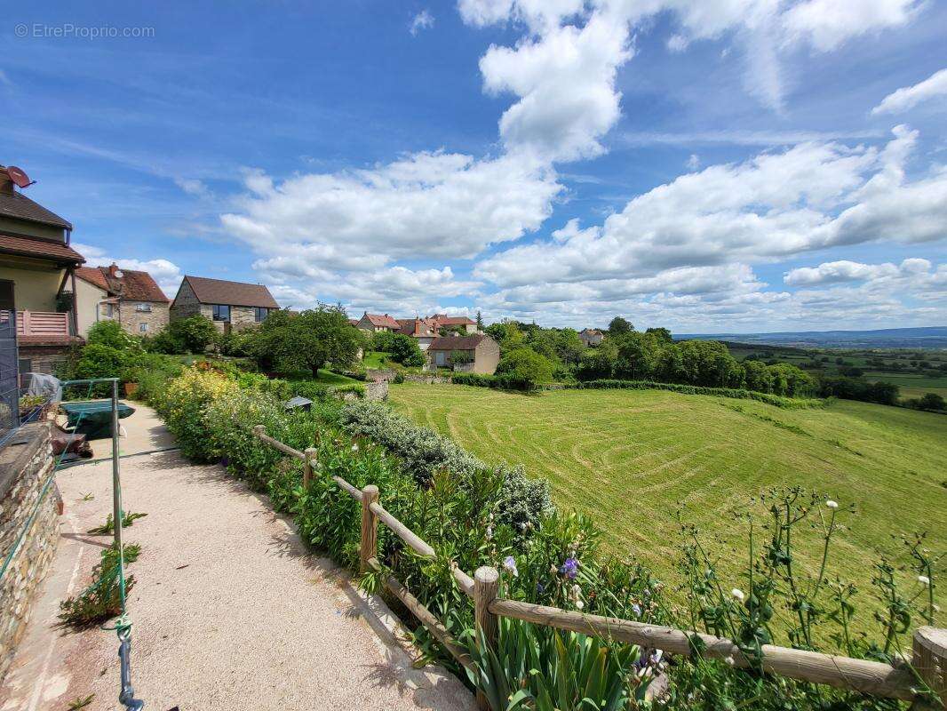 Maison à SAINT-YTHAIRE