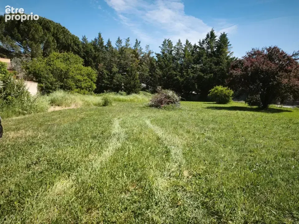 Photo Terrain à Saint-Maximin-La-Sainte-Baume au prix de 150 000€