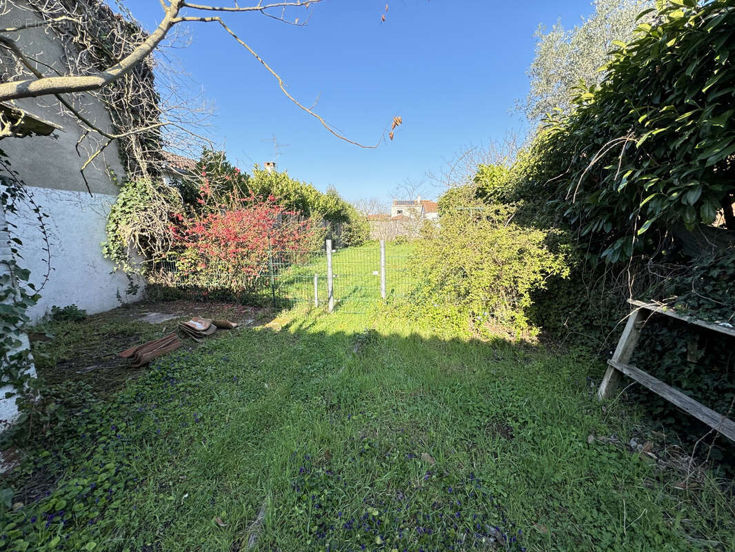 IMMEUBLE composé d'un local pro et d'un appartement avec 200 m2 de jardin - photo 5