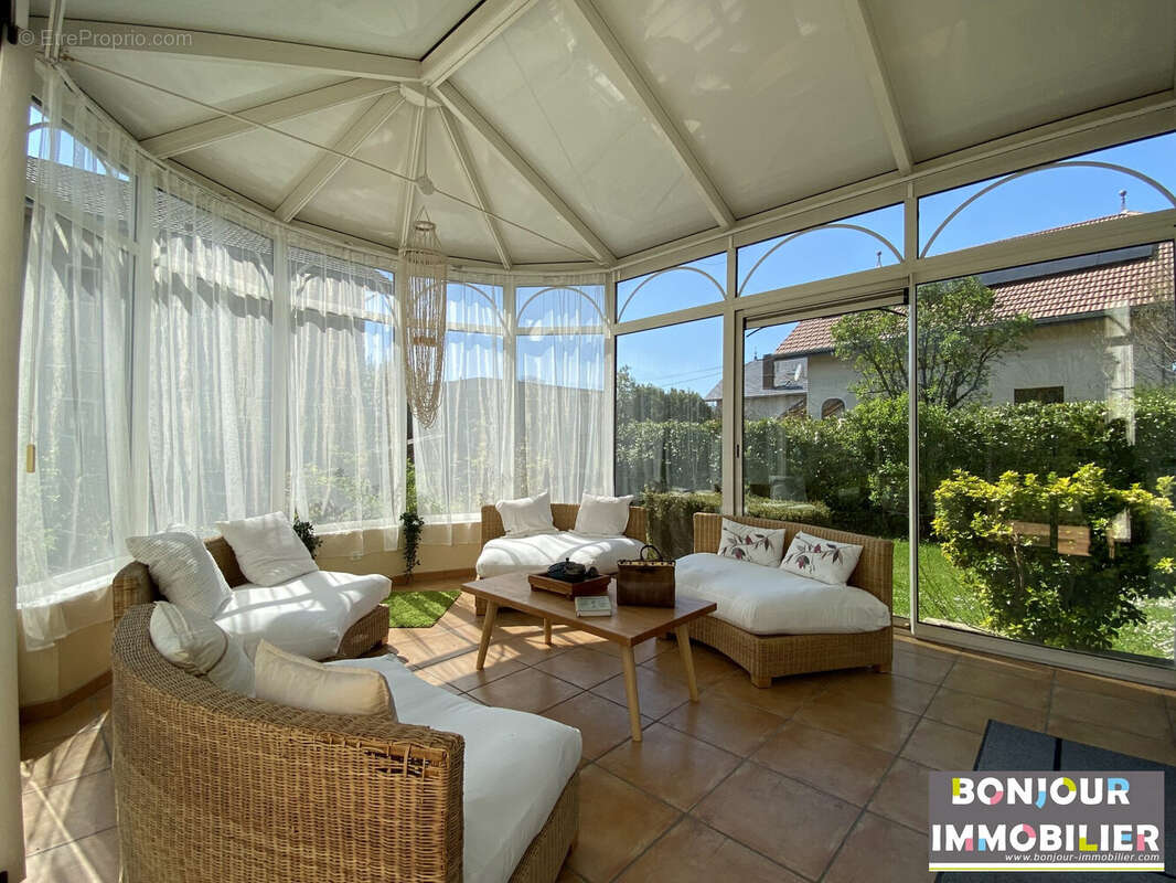 Maison à ENTRE-DEUX-GUIERS