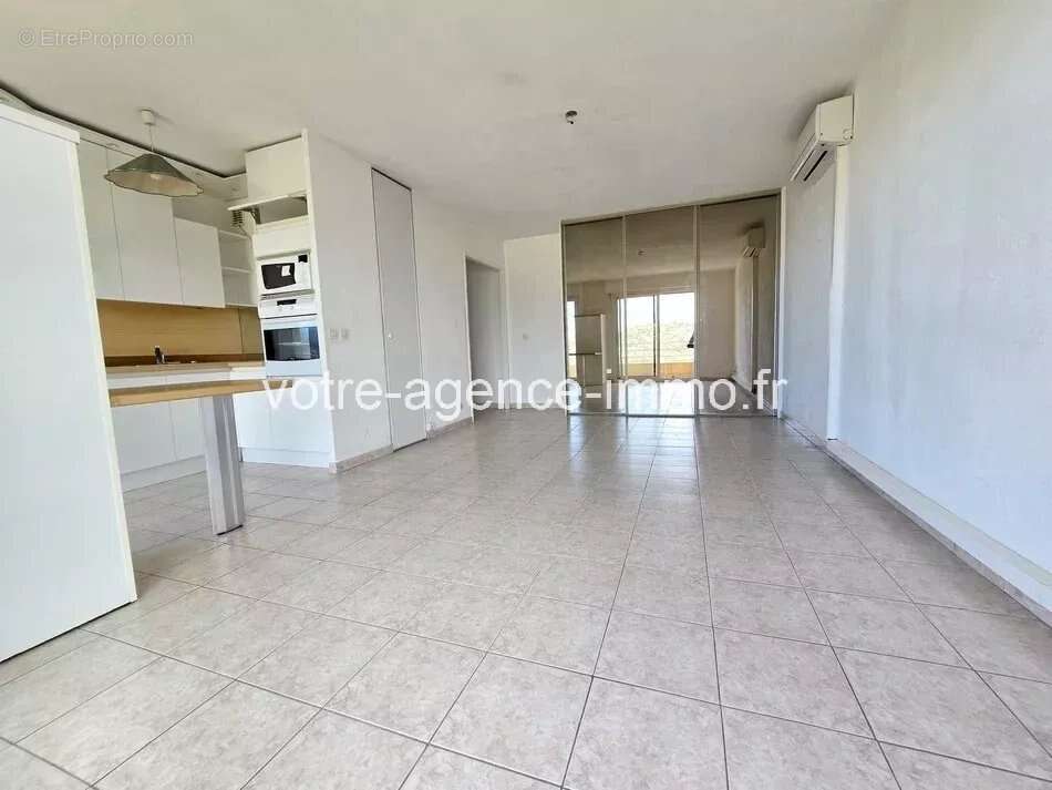 Appartement à SAINT-LAURENT-DU-VAR