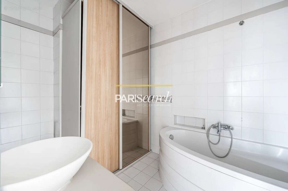 Appartement à PARIS-16E
