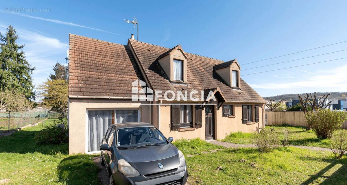 Maison à BRIERES-LES-SCELLES