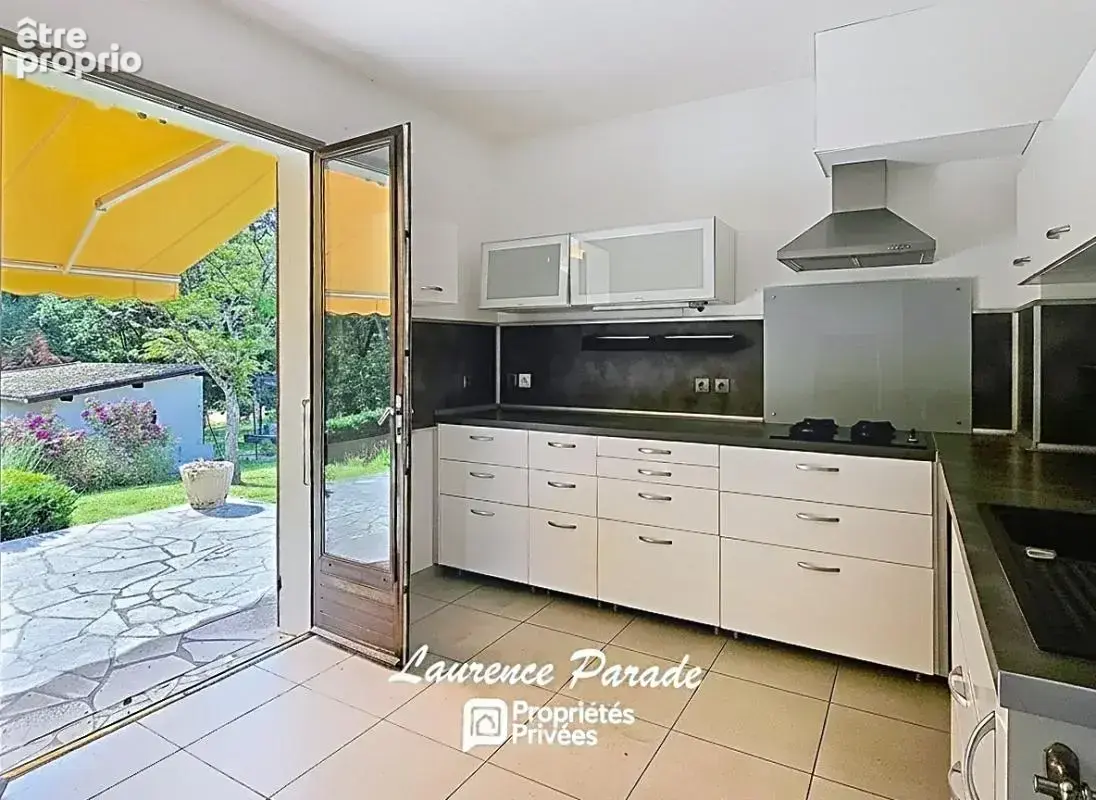 Maison  avec garage et parc, annexes - photo 1