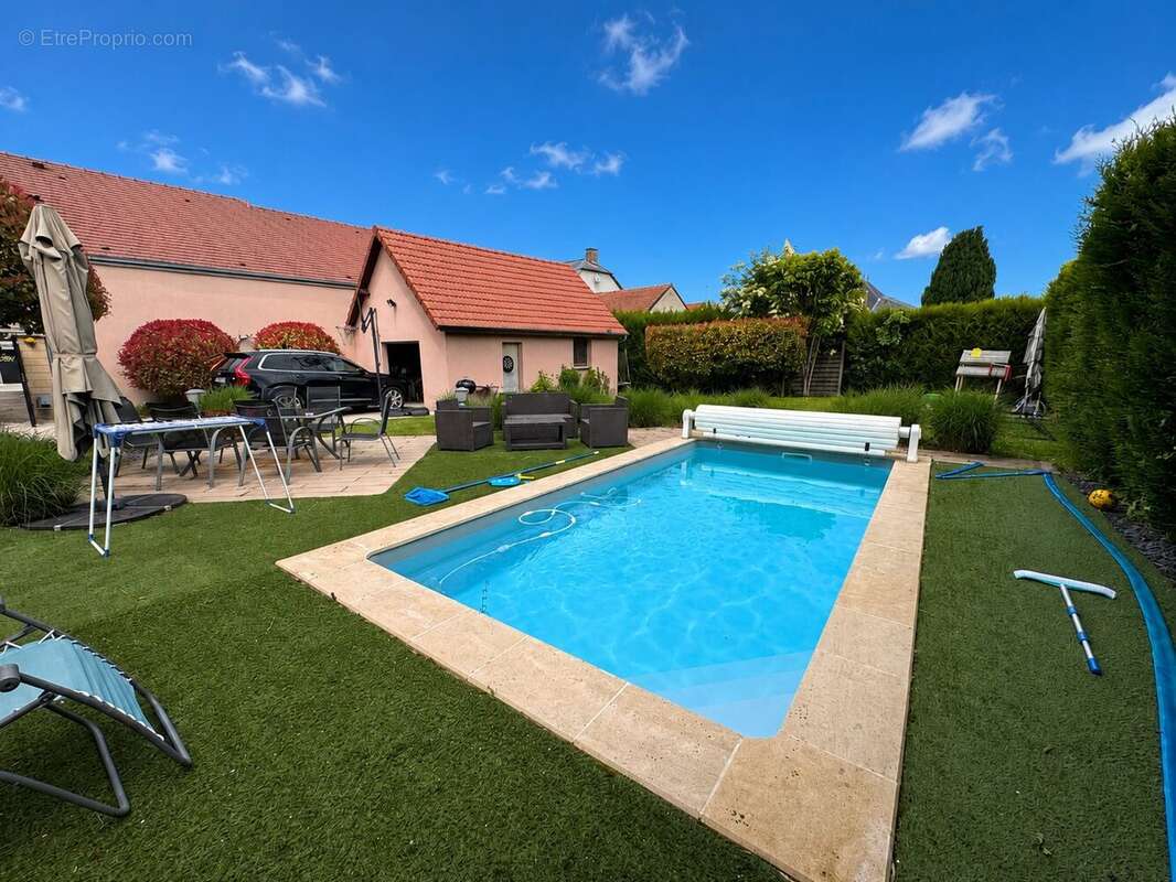 Maison 200 m² à Marigny-Le-Chatel  - photo 3