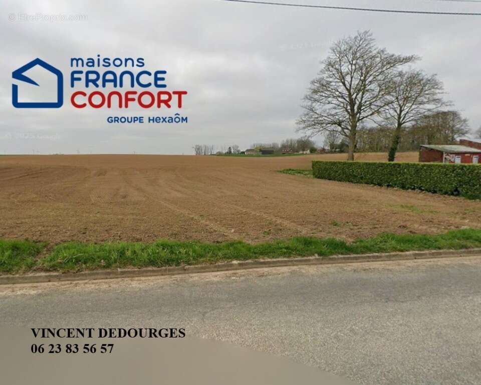 Terrain à MOYENNEVILLE