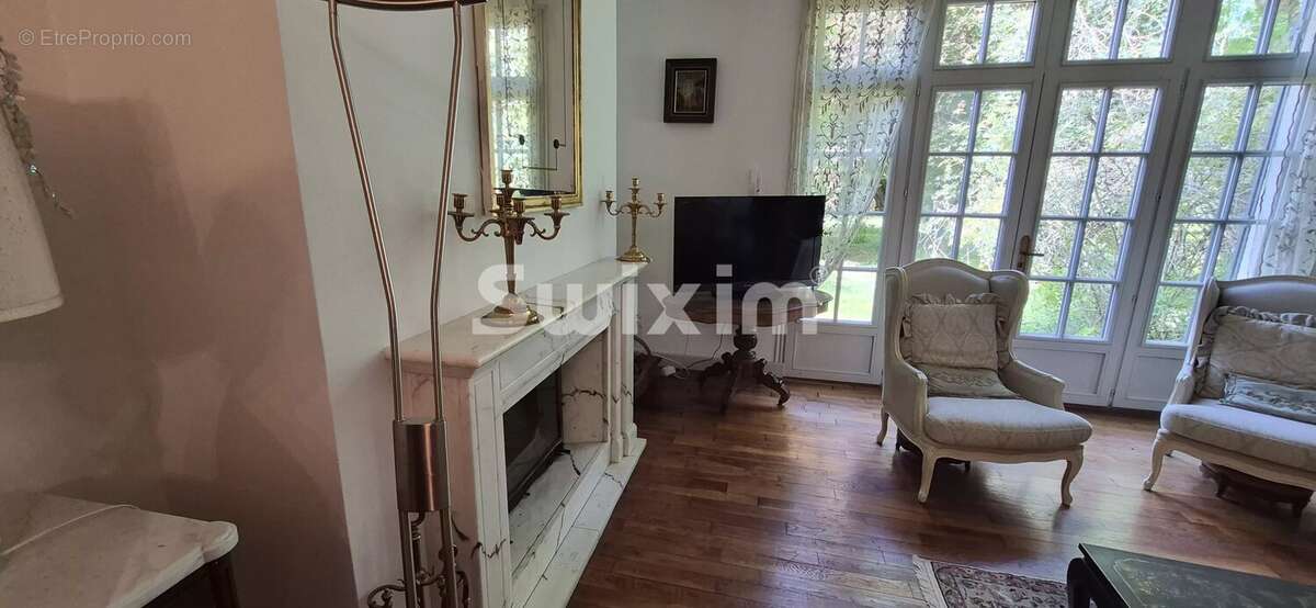 Maison à NOYERS