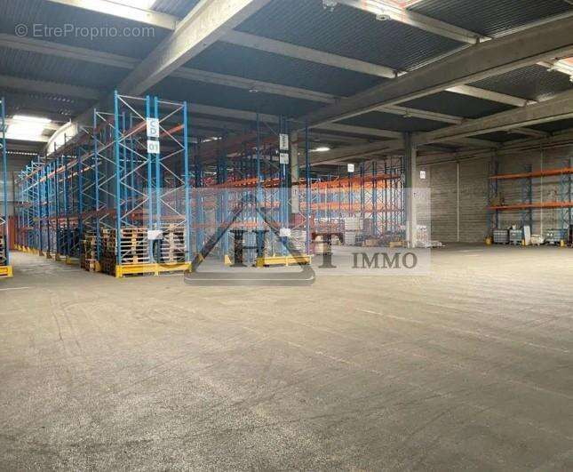 3500 m² entrepot à vendre à CROISSY BEAUBOURG - photo 3