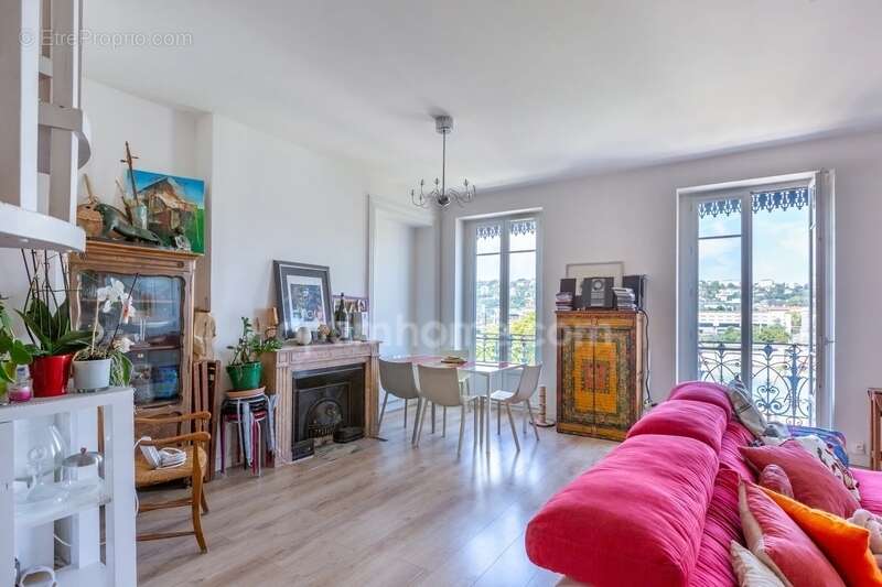 Lyon 7ᵉ – Duplex haussmannien d'exception sur les quais du Rhône – Vue panoramique sur Fourvière - photo 3