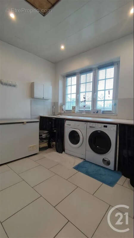 Maison à SAINT-QUENTIN-SUR-COOLE