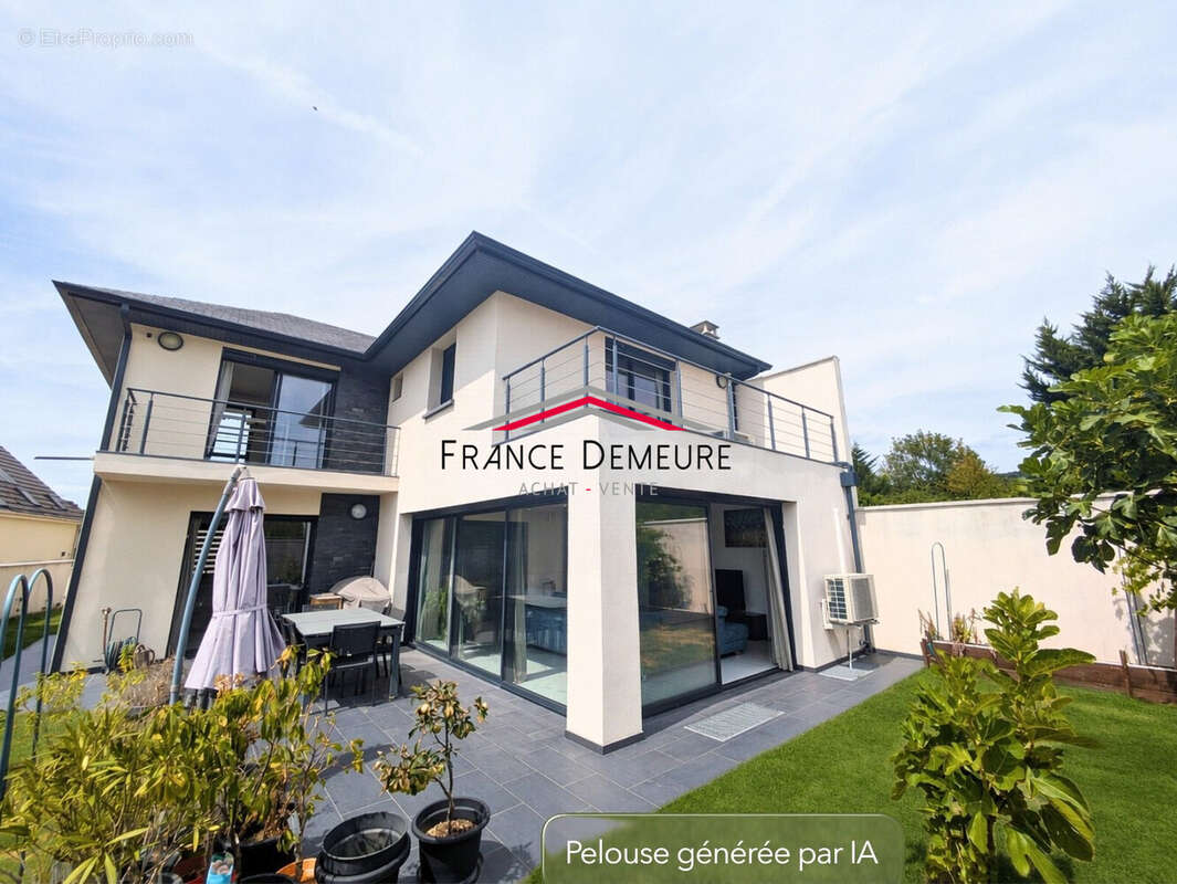 Façade côté jardin - Pelouse IA