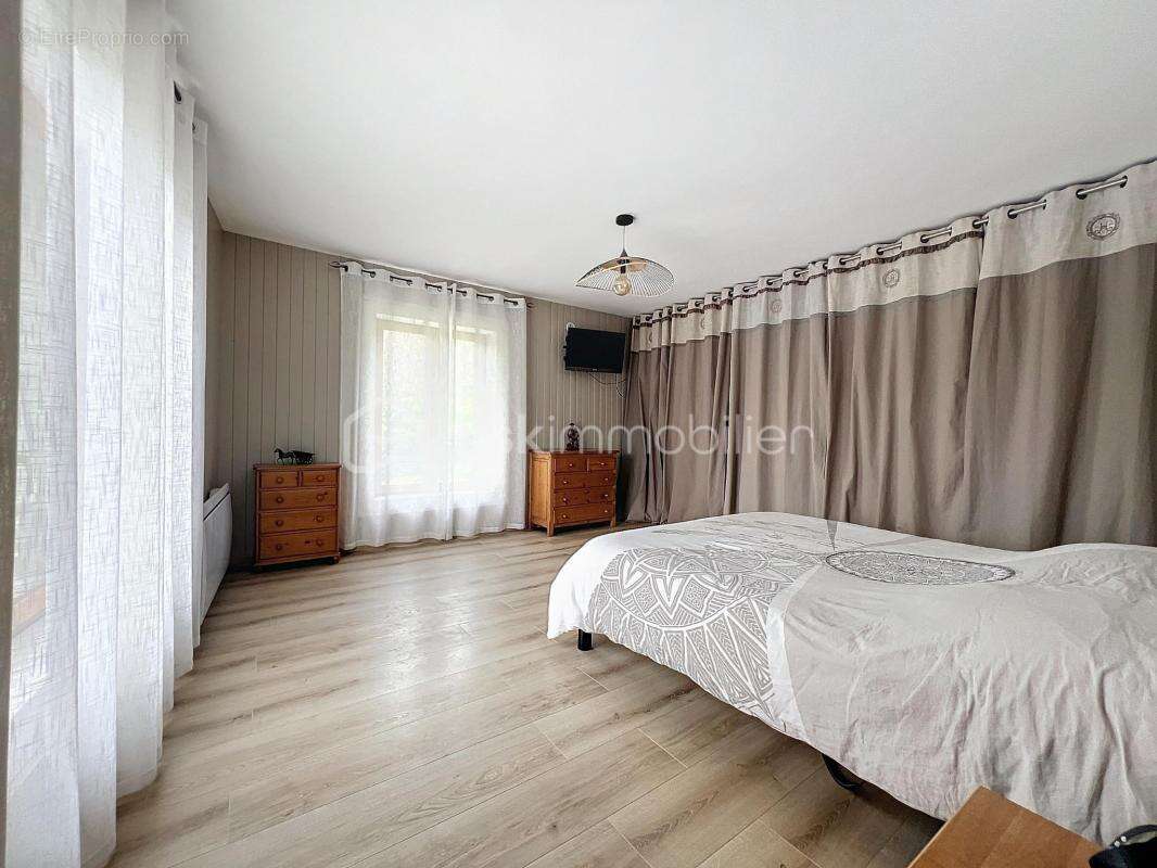 Maison à SAINT-MARTIN-DE-LA-CLUZE