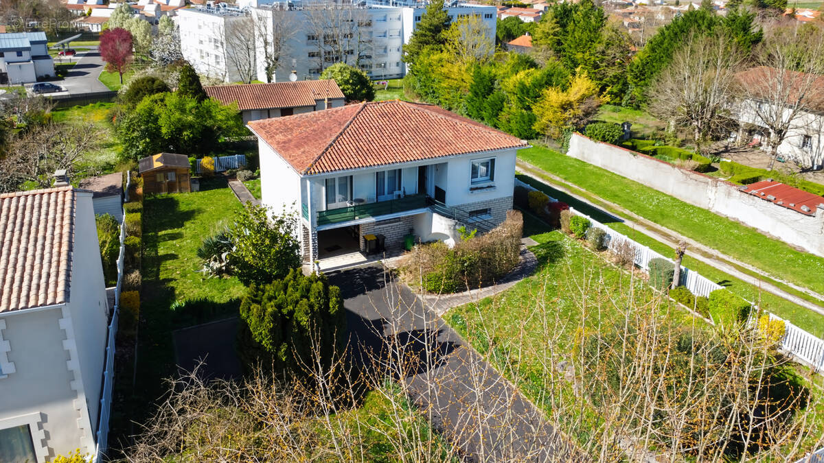 Maison à BARBEZIEUX-SAINT-HILAIRE