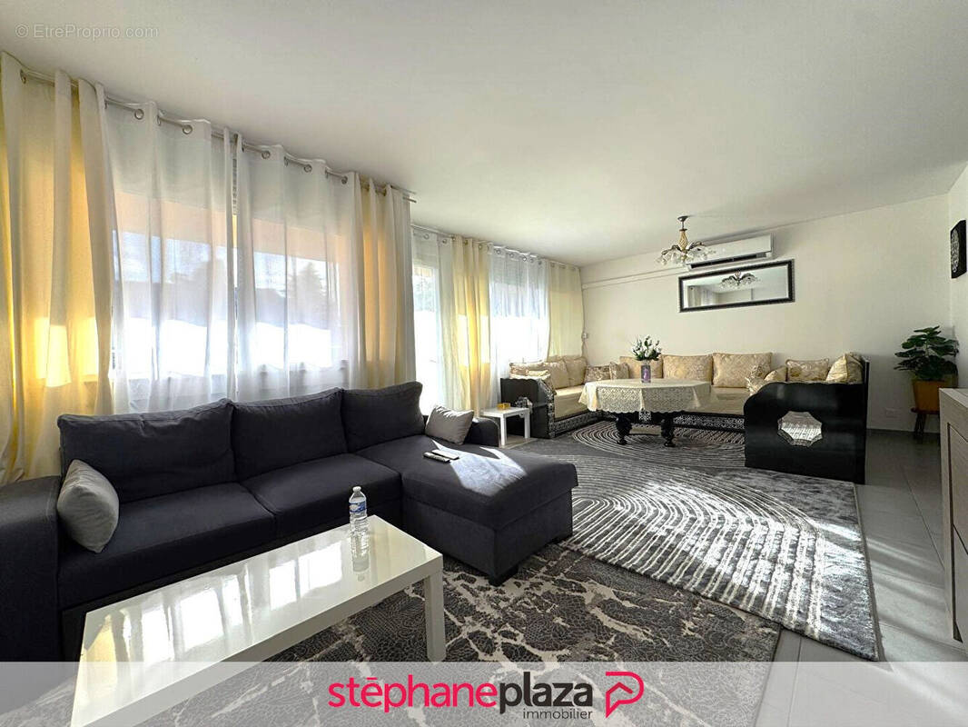 Appartement à BAGNOLS-SUR-CEZE