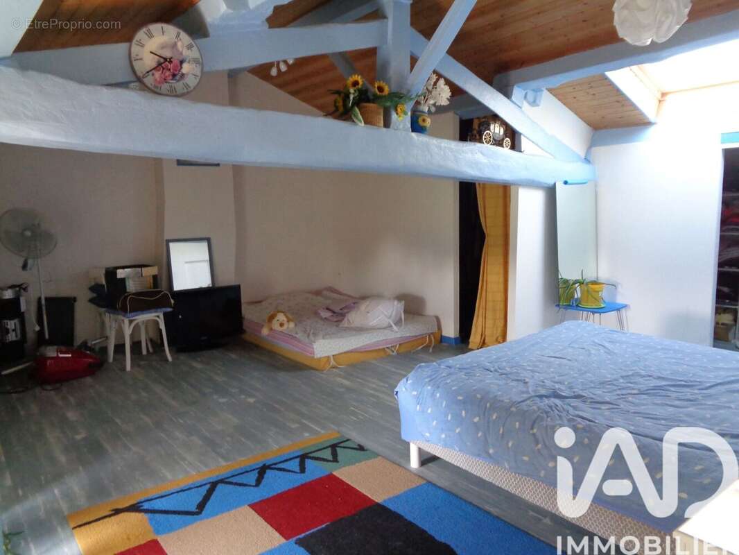 Maison 300 m² à Preguillac  - photo 7