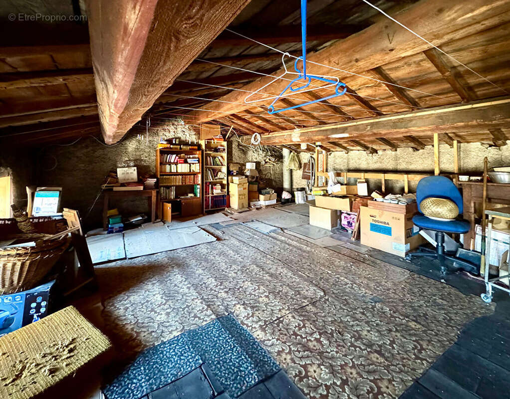 Maison à CEYRAT