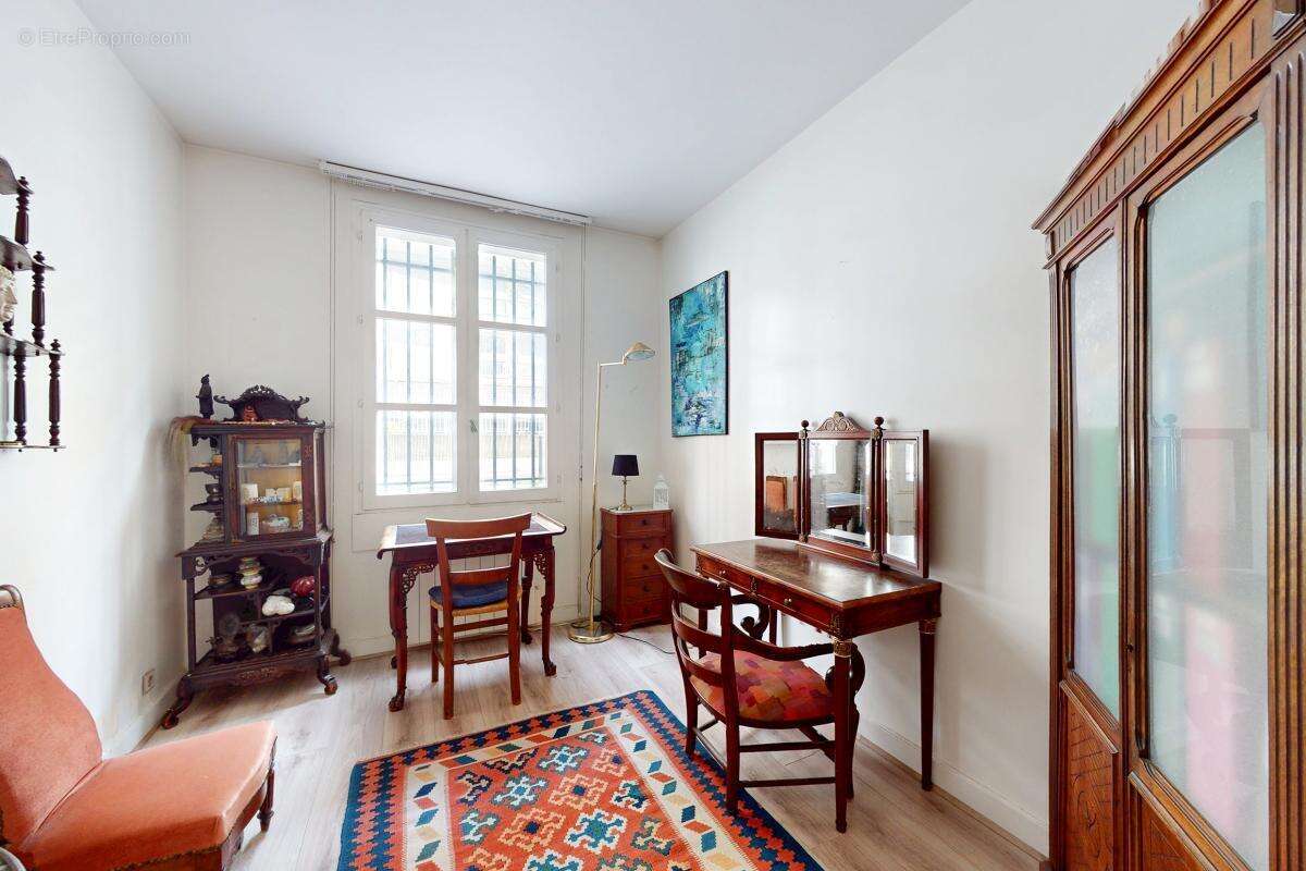 Appartement à PARIS-14E