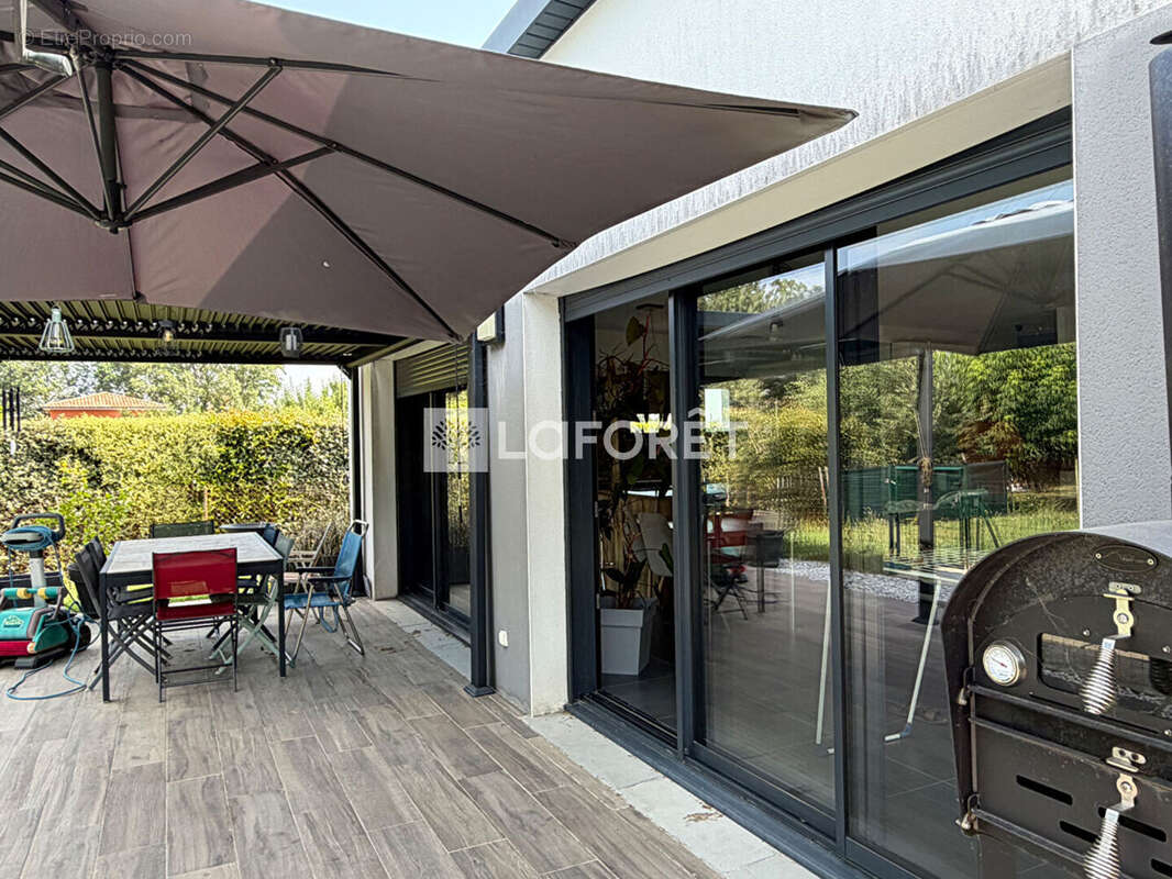 Maison contemporaine toit plat avec piscine - Cépet - photo 5
