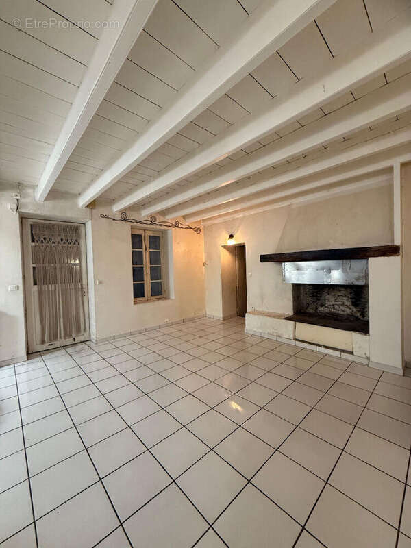 Maison à LA CHAPELLE-BASSE-MER