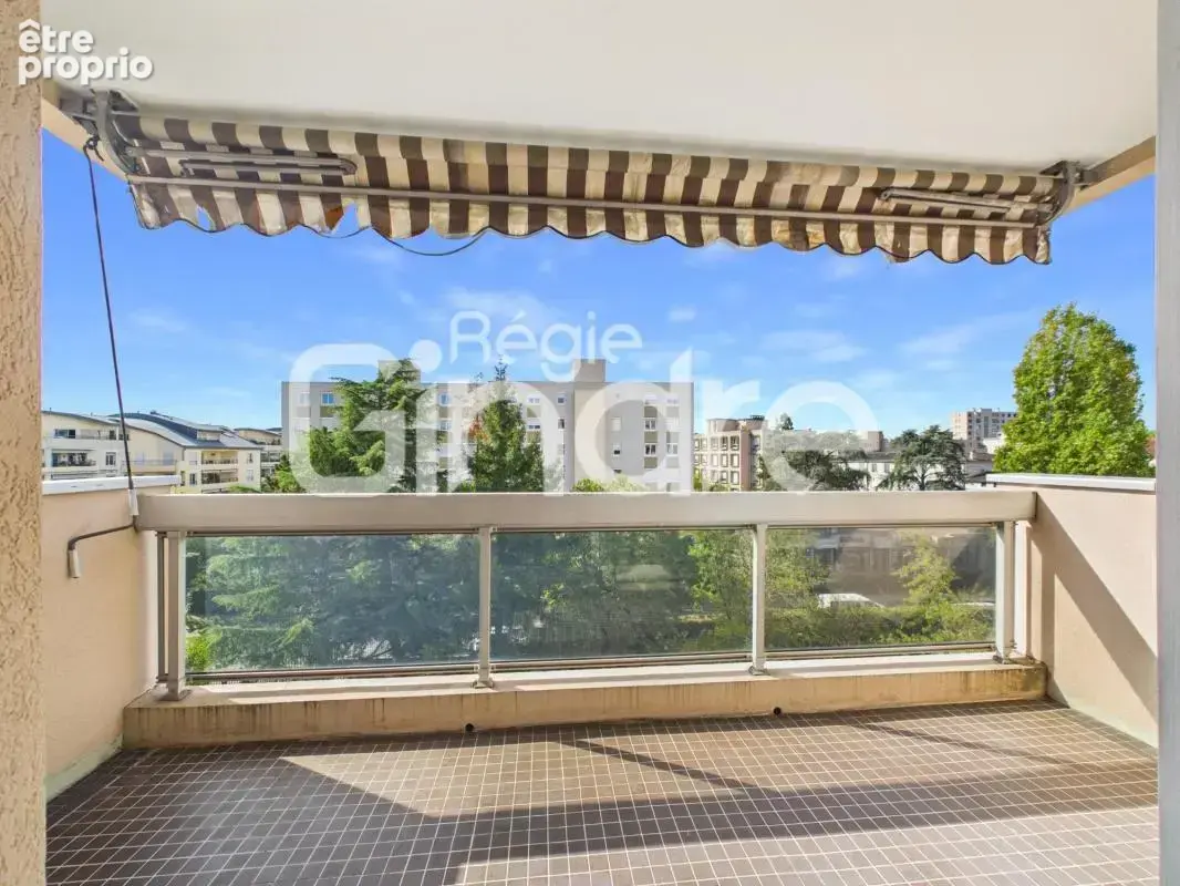 Vente - Appartement - 2 pièces + cuisine - 51 m² - 250 000 € - - photo 2