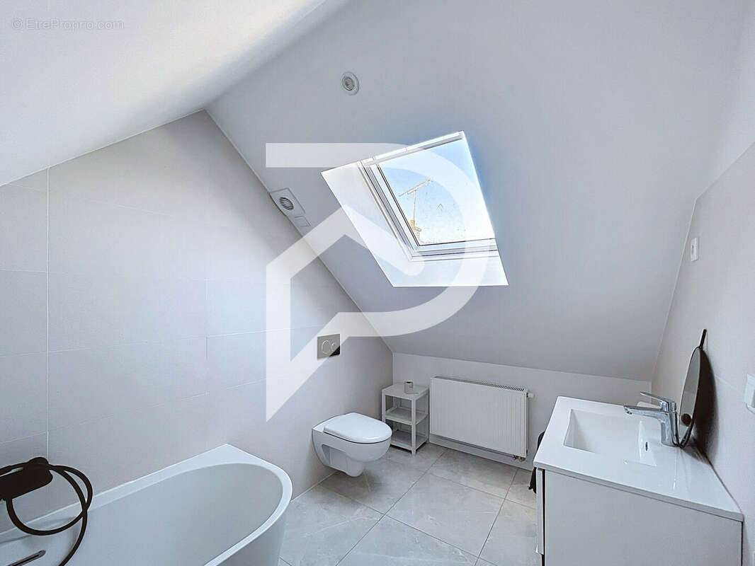 Maison à COURMELLES