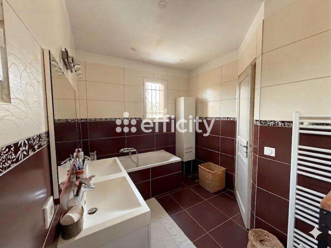 Maison à NANS-LES-PINS