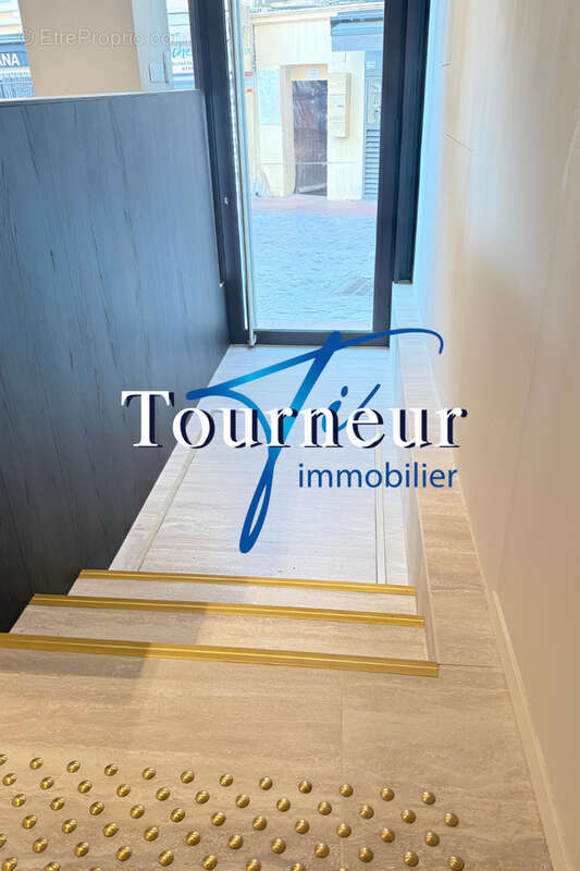 Commerce à SANARY-SUR-MER