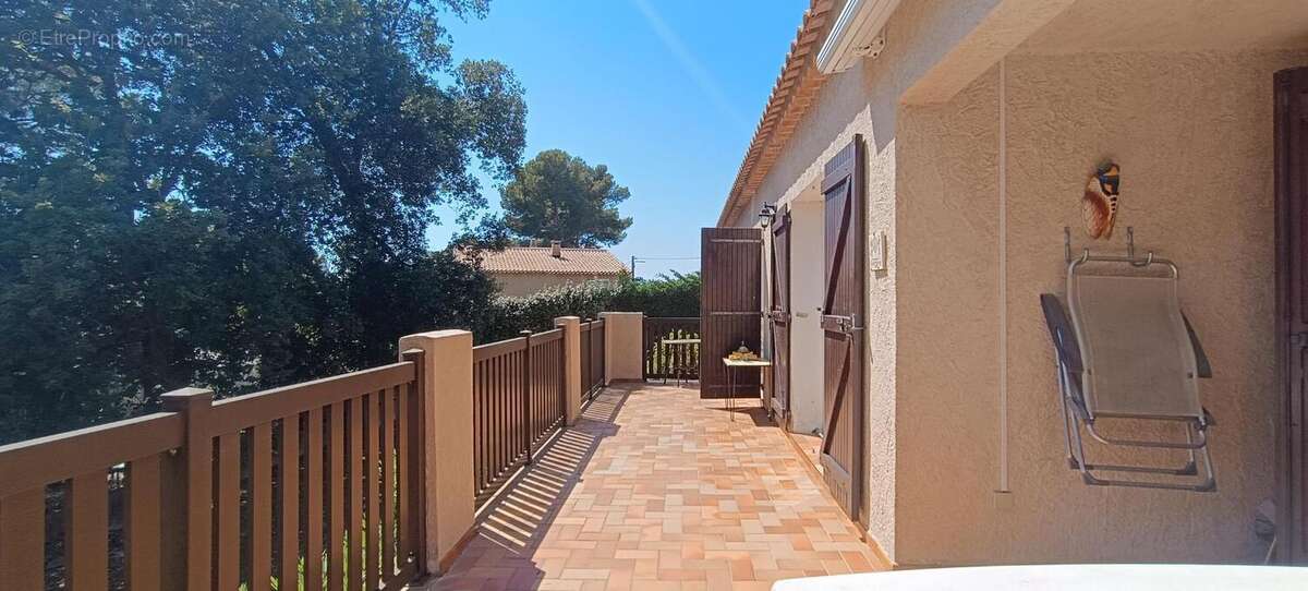 Maison À Vendre type 5 175 m² 1079 m² de terrain secteur le brusc - photo 9