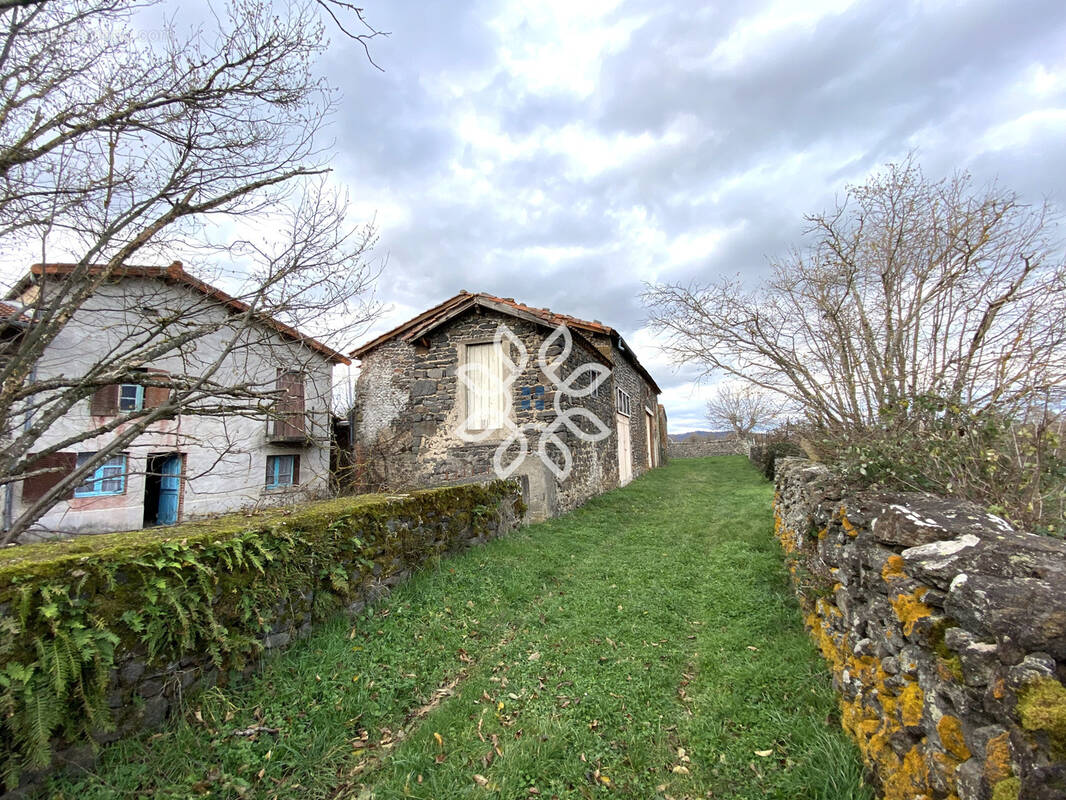 Maison à SAINT-GEORGES-D'AURAC
