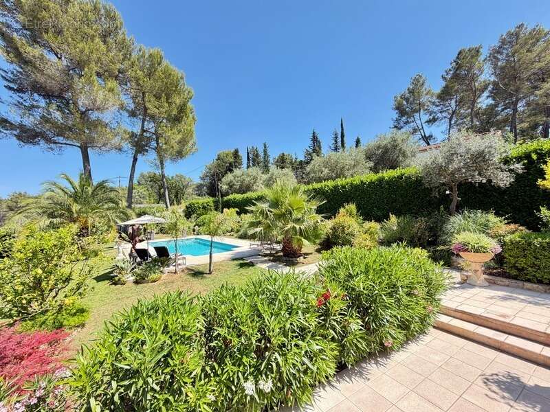 PEYMEINADE – Villa 189 m² avec appartement indépendant, piscine et jardin** - photo 2