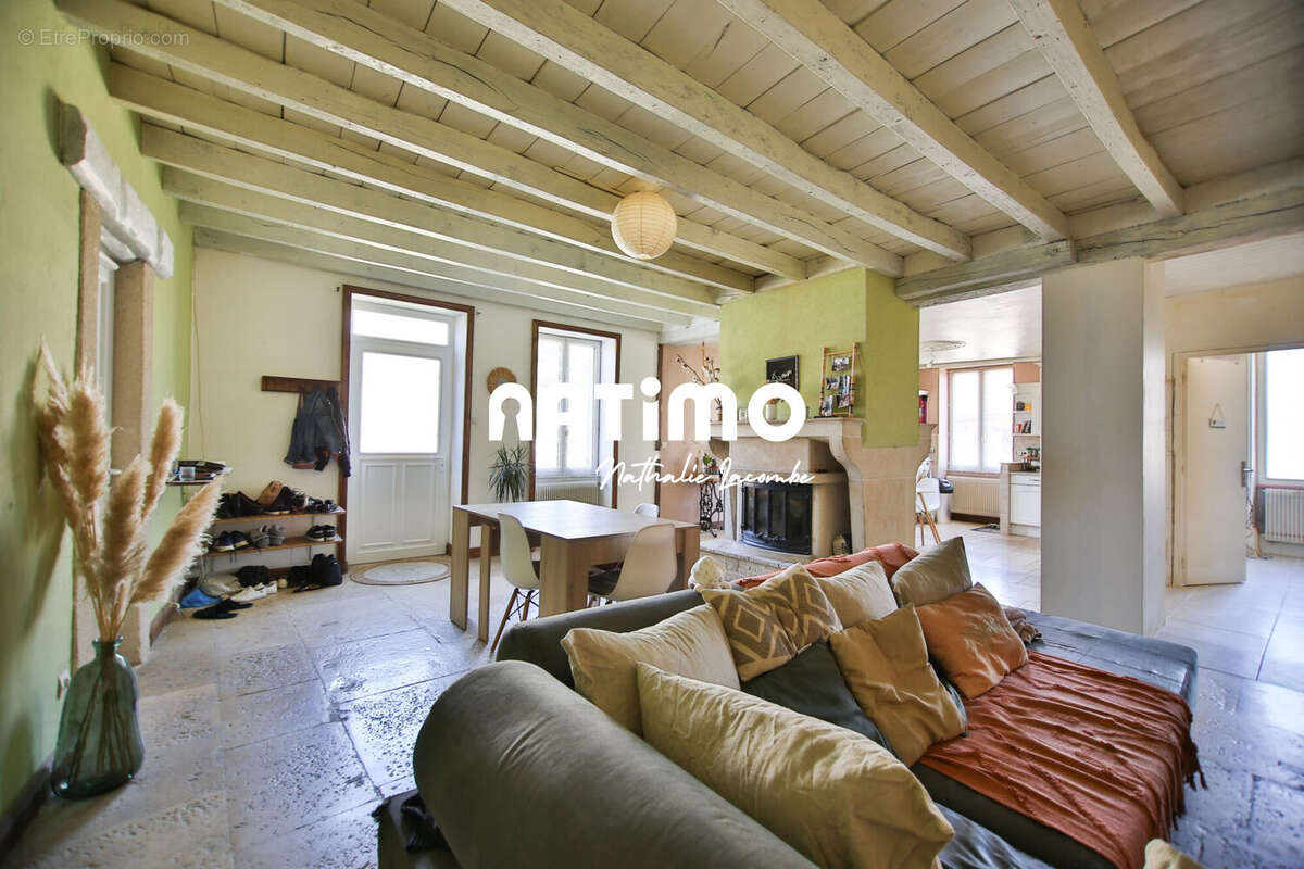 Maison à MONTIGNY-MONTFORT