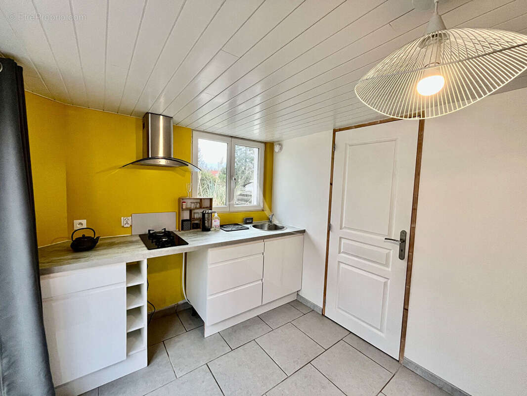 Maison à LA MADELAINE-SOUS-MONTREUIL