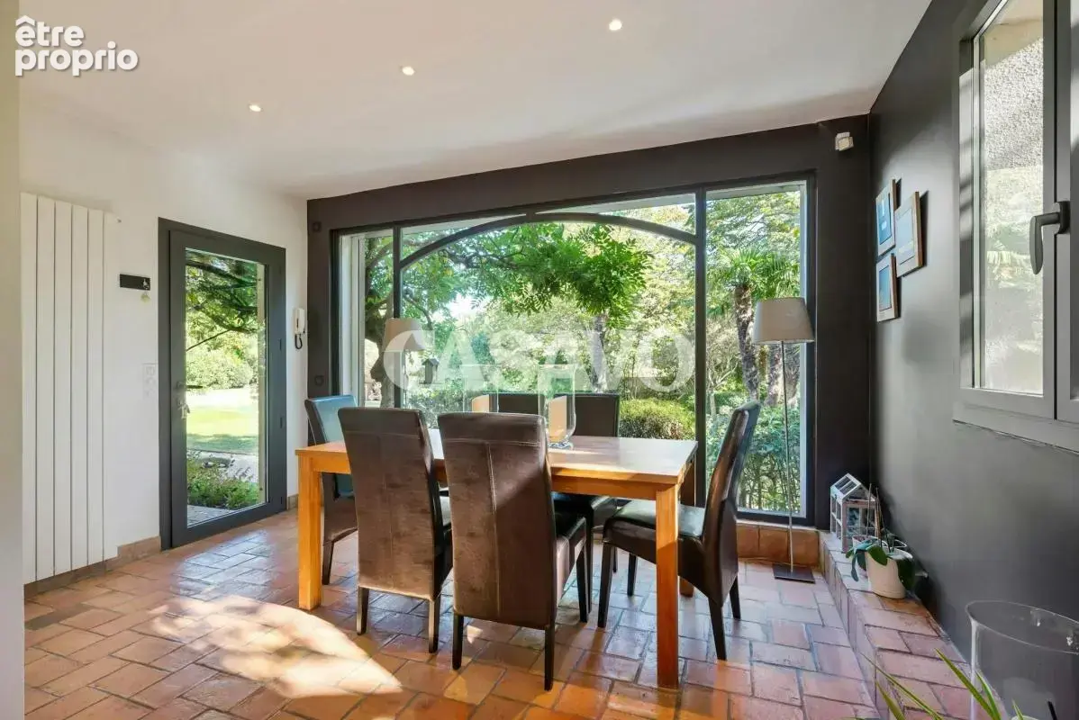 Vente Maison 10 pièces de 315m² - 13100 Saint-Marc-Jaumegarde - photo 13