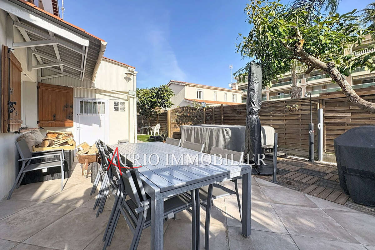 Maison à SAINT-LAURENT-DU-VAR